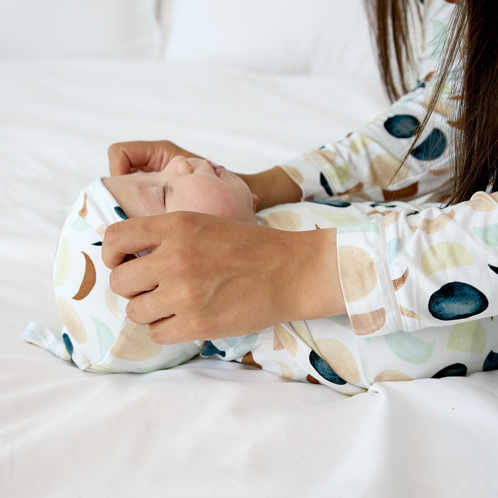 Luna Neutral Swaddle & Hat Set