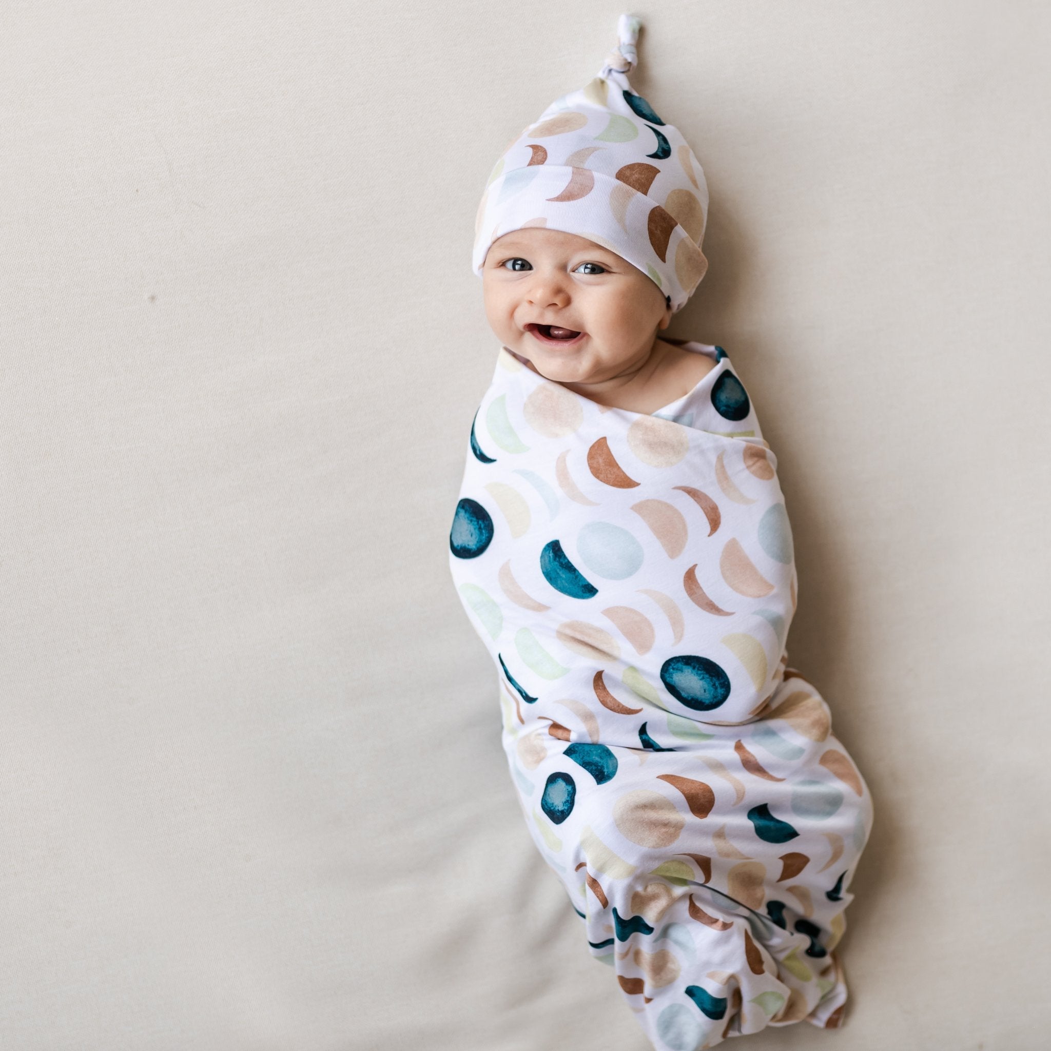 Luna Neutral Swaddle & Hat Set